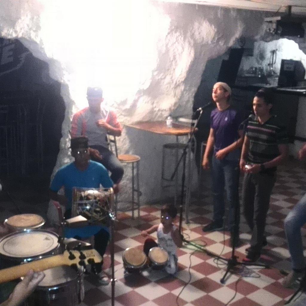 angeldmavares's tweet photo. Muy bueno el ensayo de ayer..@TuBandaSwing ..vista de mi pana @elvistambora poniendole esfuerzo a nuestro trabajo.. http://t.co/bpoRAsRcVQ