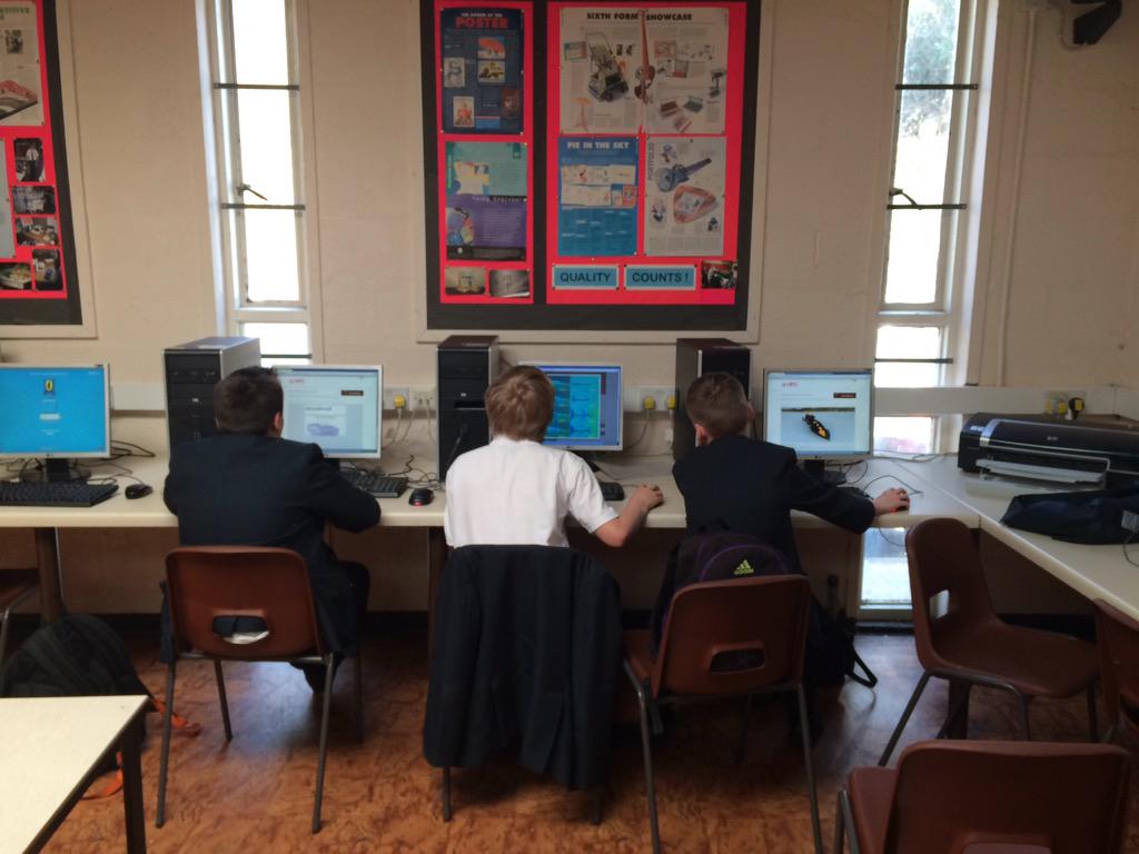 TheCarbonzSSC's tweet photo. Another day in the office with the SSC BLOODHOUND challenge http://t.co/d8qpRCIDJz