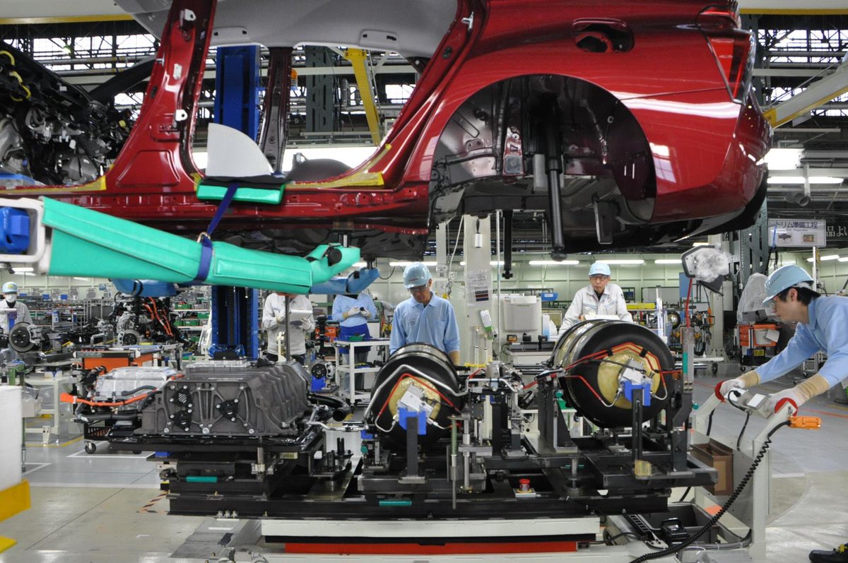 road_over's tweet photo. ¿Sabías que el nuevo #Toyota Mirai se hace a mano y su ritmo de fabricación es de 3 uds/día? http://t.co/tJF2mGBQSf