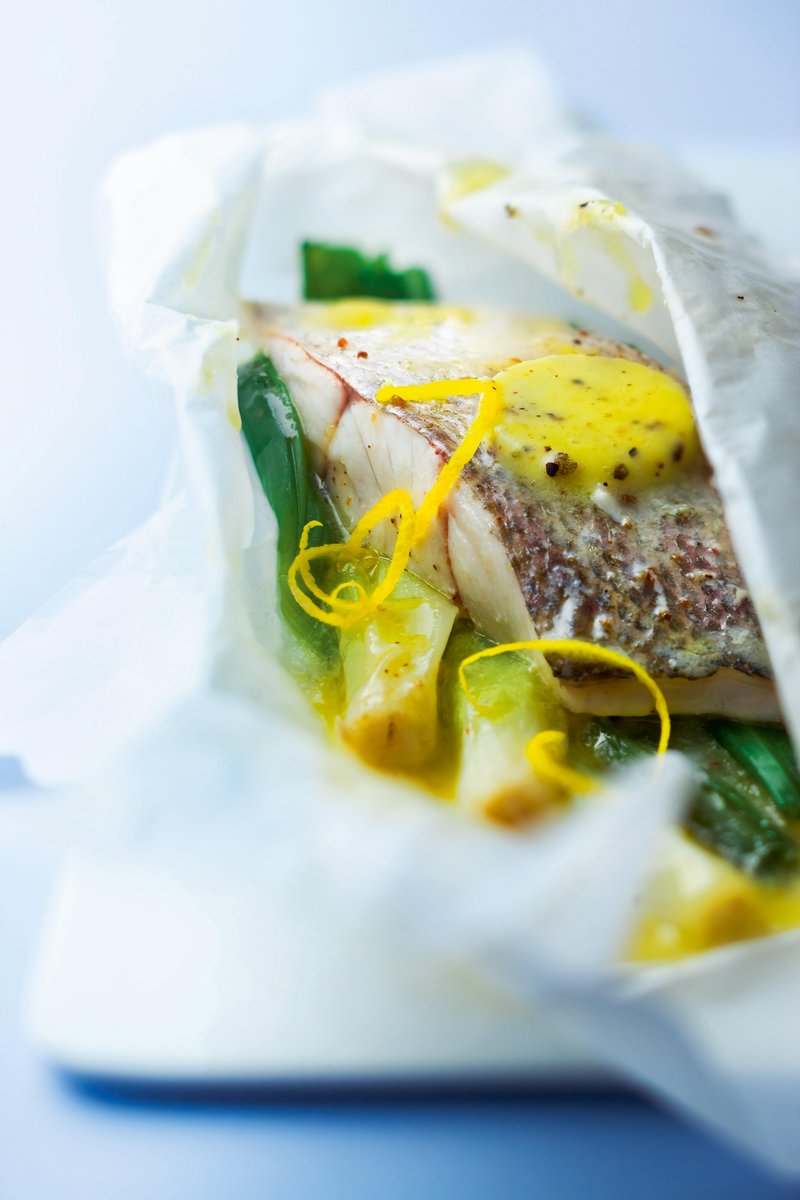 ESHomesProperty's tweet photo. Recipe: wow your guests with this sea bass en papillote recipe by @AnneSophiePic http://t.co/dE5Wh7Q0kB http://t.co/NKX36b6ZkD