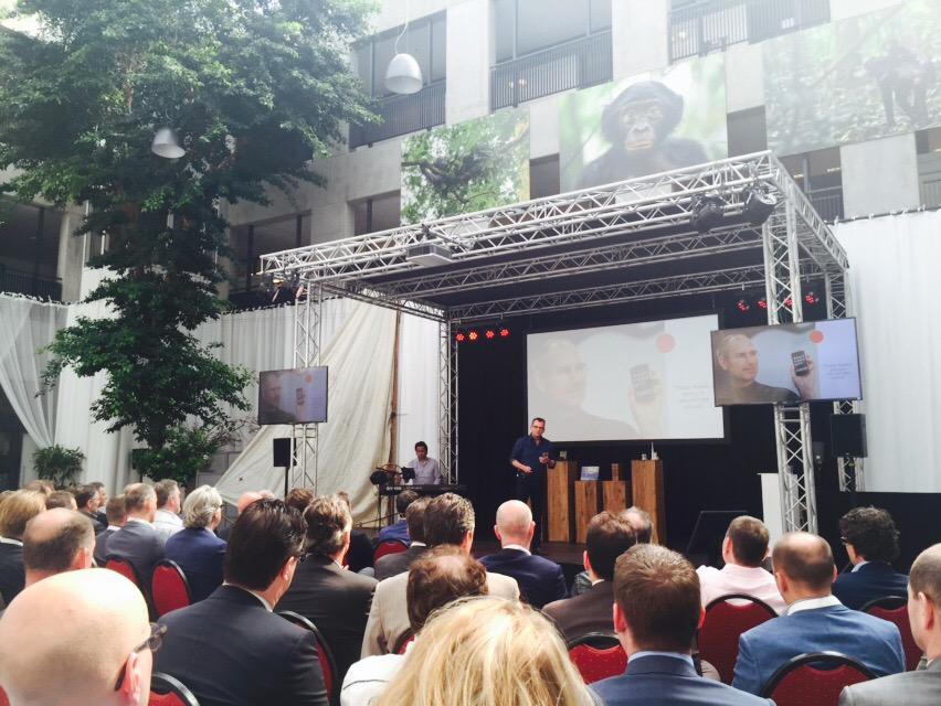 valery_bartels's tweet photo. Wat een inspirerende sessie, dank @harriekeusters 'do it yourself' tijdens #comeandsee http://t.co/WH9tnClJvR