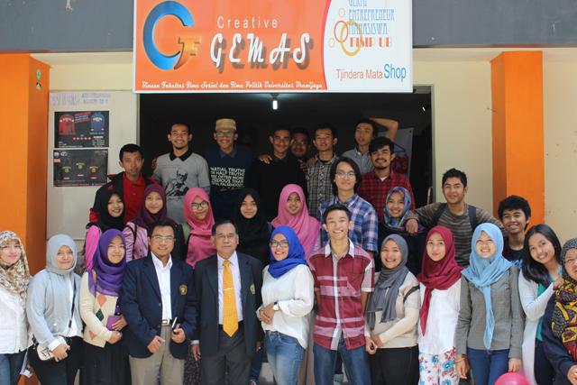 scienteees's tweet image. Peresmian Gerai Gedung FISIP Universitas Brawijaya (8/4/2015)