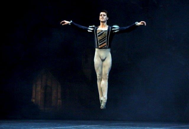 teatroallascala's tweet photo. Stasera alle 20 torna in scena #Giselle con Maria Eichwald e @CovielloClaudio! http://t.co/wgiLM6NzFV http://t.co/5uWULSCy0C