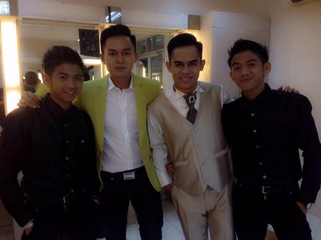 RT @KidholicsFams : [PICT] <a href="/DA2_Rizki/">Rizki 2{R} Real</a> <a href="/DA2_Ridho/">Ridho 2{R}</a> , @DA2_Ady dan @FransDAcademy #SuksesRizkiRidho