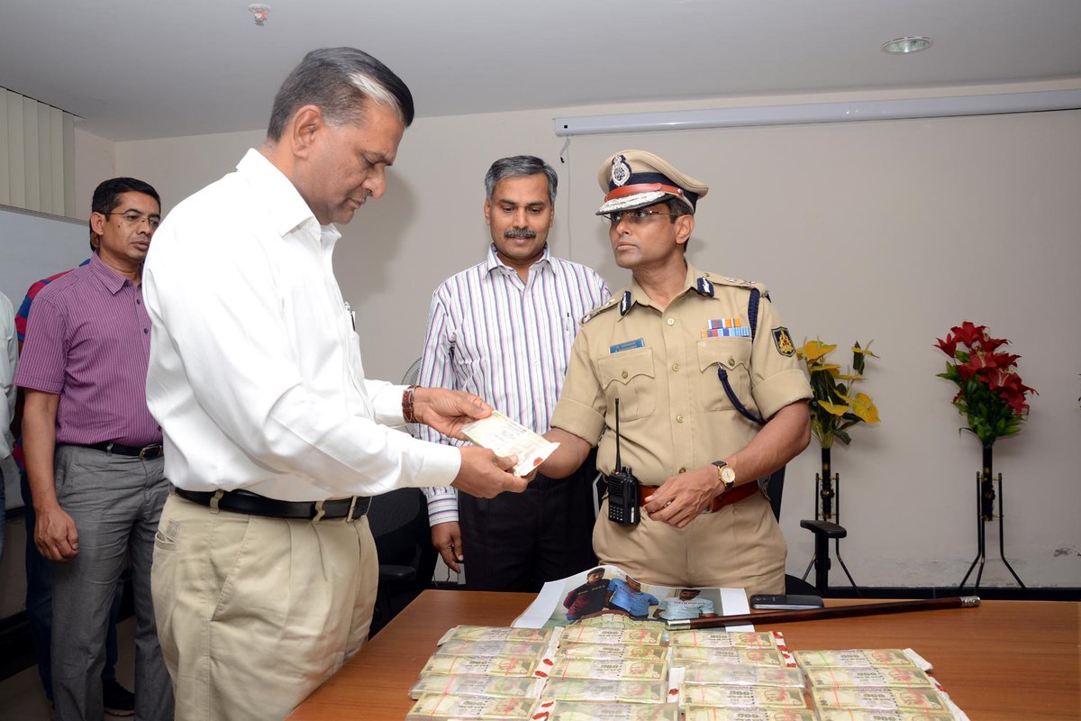 CCBBangalore's tweet photo. CCB Police arstd 3 Perns &amp; szed Rs.11.5 lakh fake Indian Crncy Notes,Case is Rged @ VN Nagar PS. Invstgn is on. http://t.co/Fft5ddzeOL