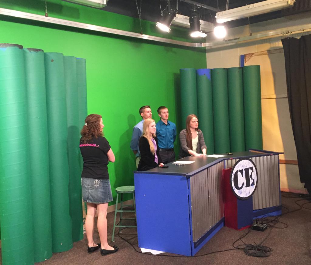 docsmatthews's tweet photo. Minutes before showtime at The Cat's Eye News at Novi HS. #novischools http://t.co/Mc0THNN0K4