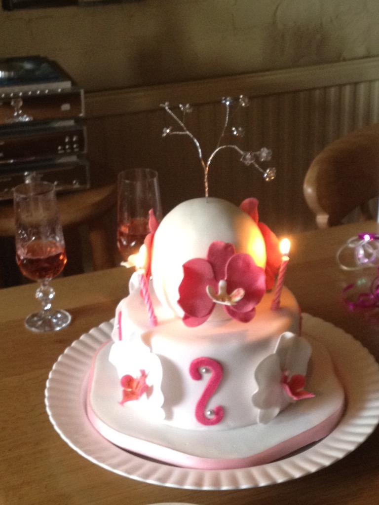 jennykaty4's tweet photo. #LetThemTweetCake http://t.co/9ouBcgs5WS