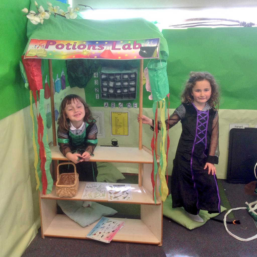 blaenbaglan2's tweet photo. We have been making minibeasts for our new role play area #magicalwoodland #potionlab http://t.co/1Zq2ykqr5Z