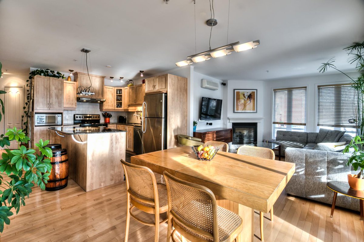 Condo à vendre à Saint-Lambert; 2 chambres et deux salles de bain! ow.ly/Lz9kX