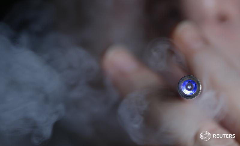 Reuters_Health's tweet image. E-cigarette use among middle and high school students tripled in 2014: reut.rs/1PTpp8n