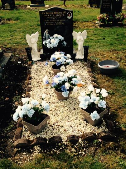 Pric1Price's tweet photo. Dads grave ❤️❤️❤️ http://t.co/bTvCaMRJt1