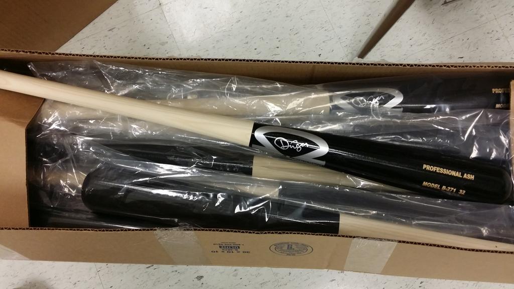 CoachAFord's tweet photo. Bats on bats on bats
@DINGERBATS
@BaseballGCHS
#2015Classic http://t.co/zL5pFxjG7F