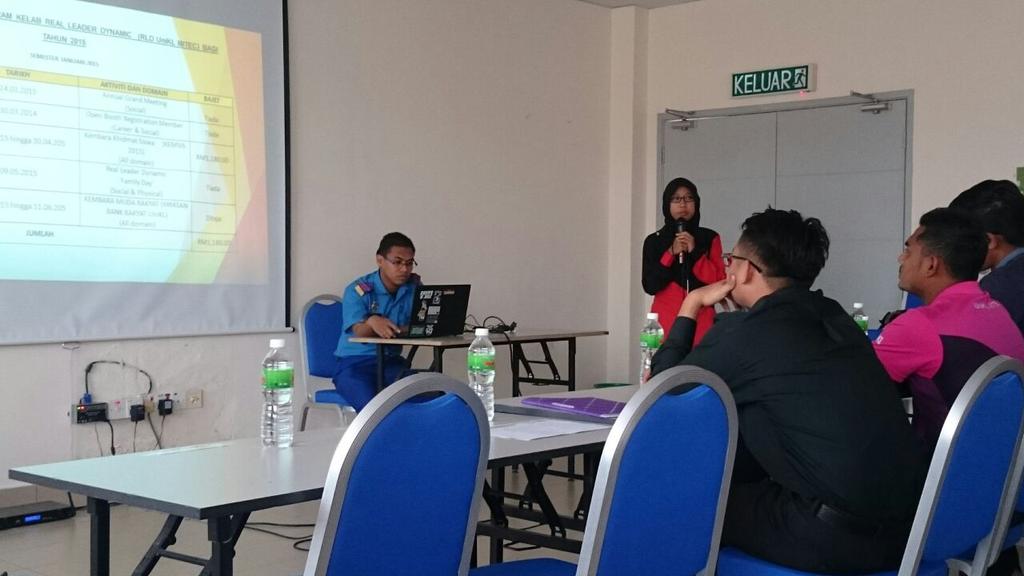 Cikfatimah's tweet photo. @RLDUniKL14 present pasal bajet kelab http://t.co/8uQbciq9yp
