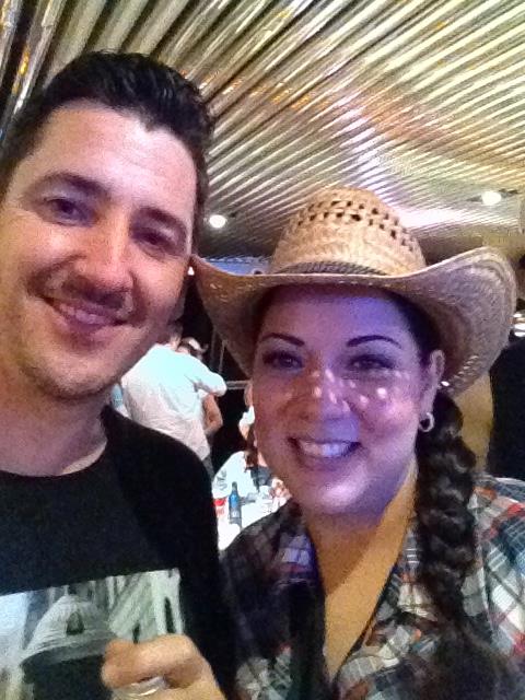 nkotbMxGirl's tweet photo. @JonathanRKnight Here is my selfie #SelfiesWithJonathan http://t.co/6OdQOsZGWX