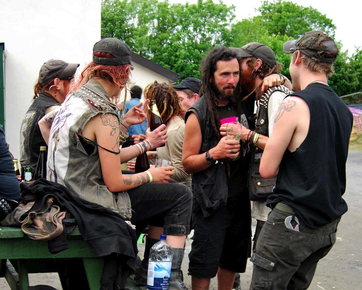 19 People You'll Definitely See on Dirty Sixth: thrillist.com/entertainment/…