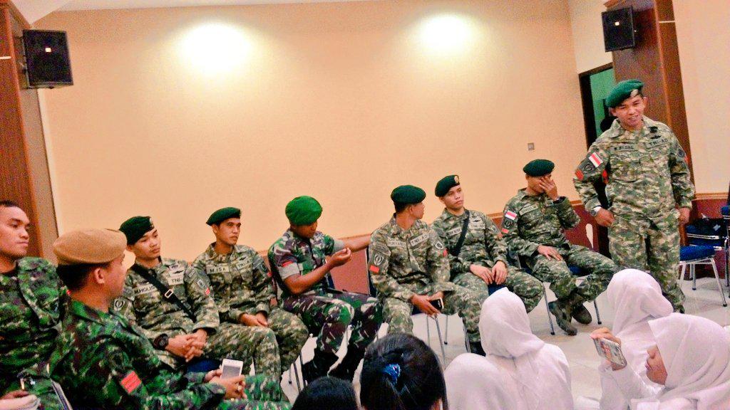 Agresimil_32's tweet photo. THE BESTlah mereka ini❤👏 http://t.co/tDngZ9iEvX