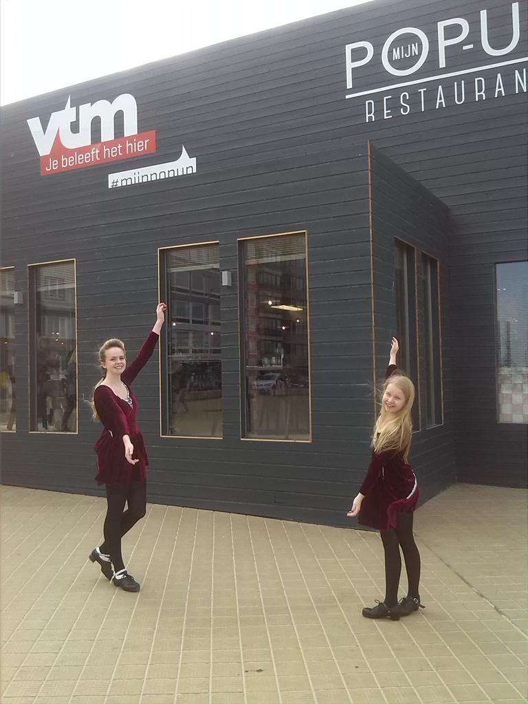 Team Maya en Frouke doen promo voor <a href="/flandrach/">Flandrach</a>  en <a href="/Iersedans/">Irish Dance Belgium</a>  <a href="/VTMGotTalent/">Belgium's Got Talent</a> <a href="/VTM/">VTM</a> <a href="/Irishfusionbgt/">IrishFusionBGT</a>