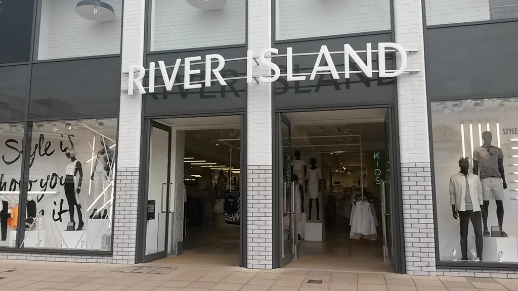 GARA_GROUP's tweet photo. We're out and about in Burnley town centre looking at some high street stores and their #corporateidentity http://t.co/bO2huzeJIr
