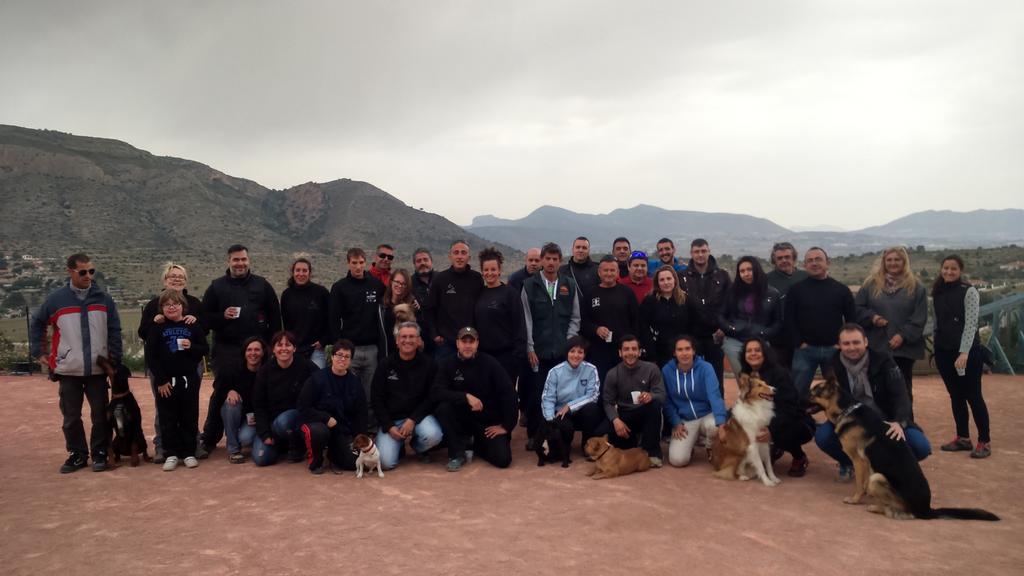 Terradegossos's tweet photo. Seminario psicología clínica y educativa canina, modificación y prevención de conductas no deseadas, x Ángel Madrigal http://t.co/yoHZCWwihx