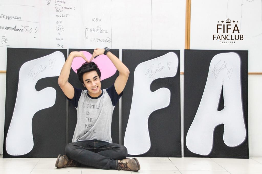FIFAPREMANANFC's tweet photo. ผมเรียกมันว่า "ความรัก" 💕💕 #lovesickseason2 #lovesickfreshycamp http://t.co/OGrIGIil2H