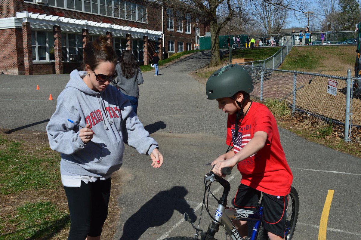 levinejcoolidge's tweet photo. @WPSCoolidge @jlevine617 Coolidge kids practice bicycle safety with the Wyckoff Police at our Bicycle Safety Rally! http://t.co/kDvEpacOvi