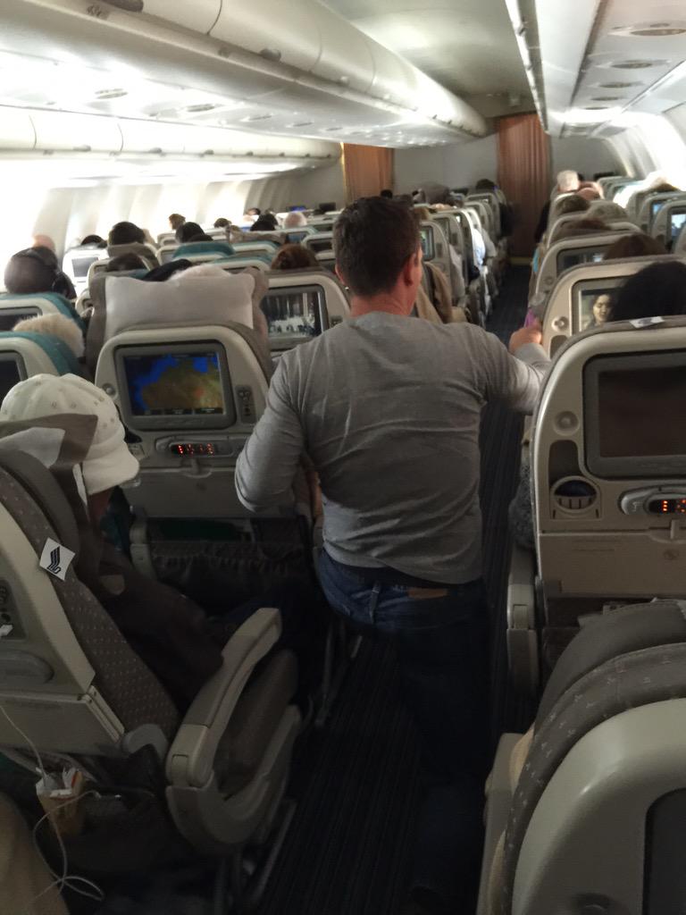 jasonjuteau's tweet photo. Movement break on the plane ride home. #achper2015  #gettinmylungeon #moremovinglesssitting @Jemnz12 http://t.co/j2PW3GfUph
