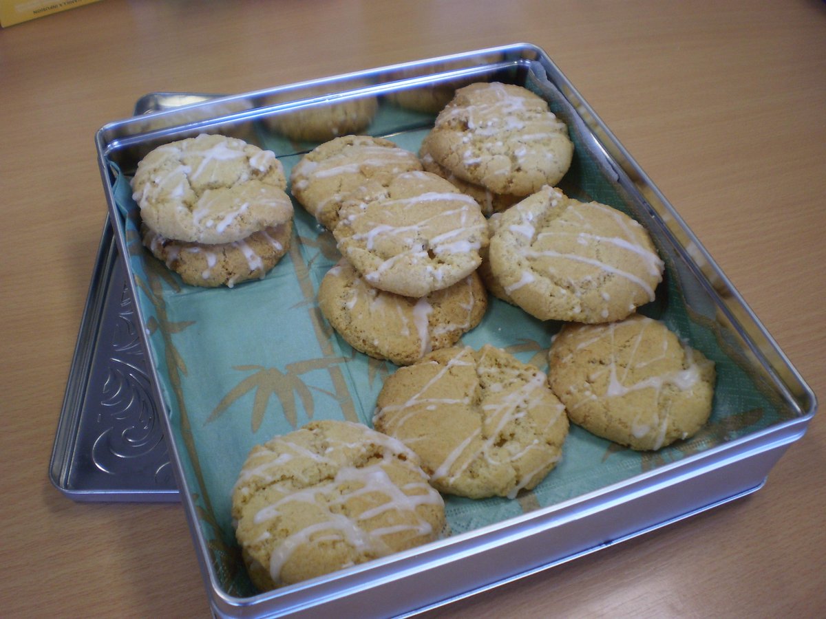 Yum! #homemade Lemon Cakes in our office today from the #GameOfThrones #recipe book! Would ye like one, <a href="/Lady_Sansa/">Sansa Stark</a>?