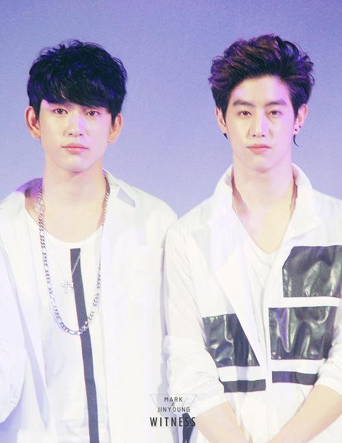 WitnessMr's tweet photo. [HQ]150410 Fashion Power in ChongQing 2P #markjin #marknior #GOT7 #Mark #Jr. #갓세븐  #마크 #주니어 @mtuan93 @jrjyp http://t.co/FOAtN0f0lw