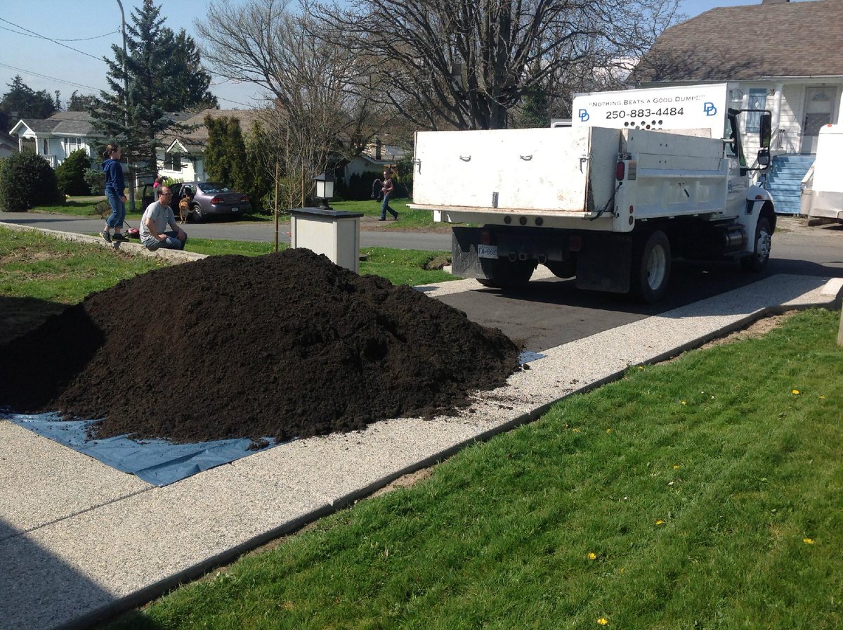 DiscountDumping's tweet photo. #yyj Lets talk Dirty!!  ....Compost/Manure Special for Victoria at http://t.co/bErUEeoj4i.  #gardening http://t.co/23CjBNHMvu