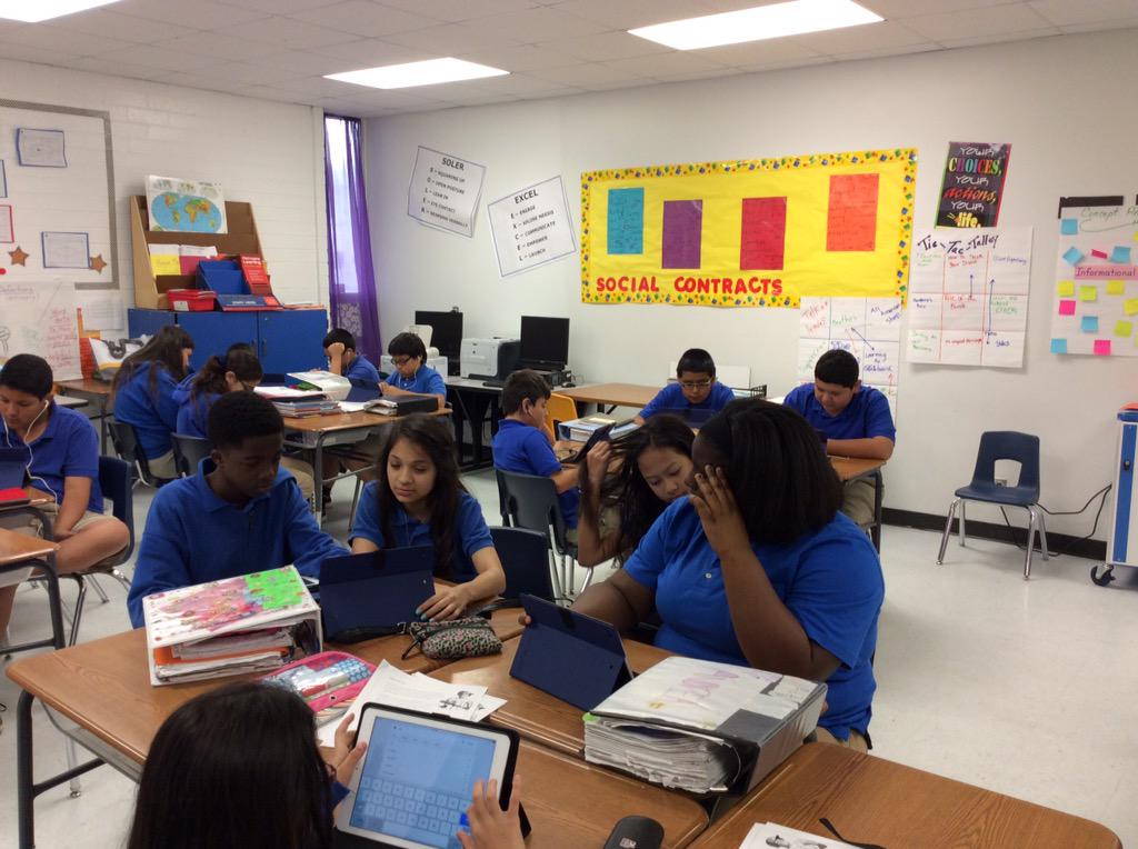 SCAVoigt's tweet photo. Voigt's ELA 2nd period..... Reading selections for 3-2-1 summaries! @ScottatGISD  @GISDGameOn #GISDGameOn http://t.co/lbf0HHmaxH