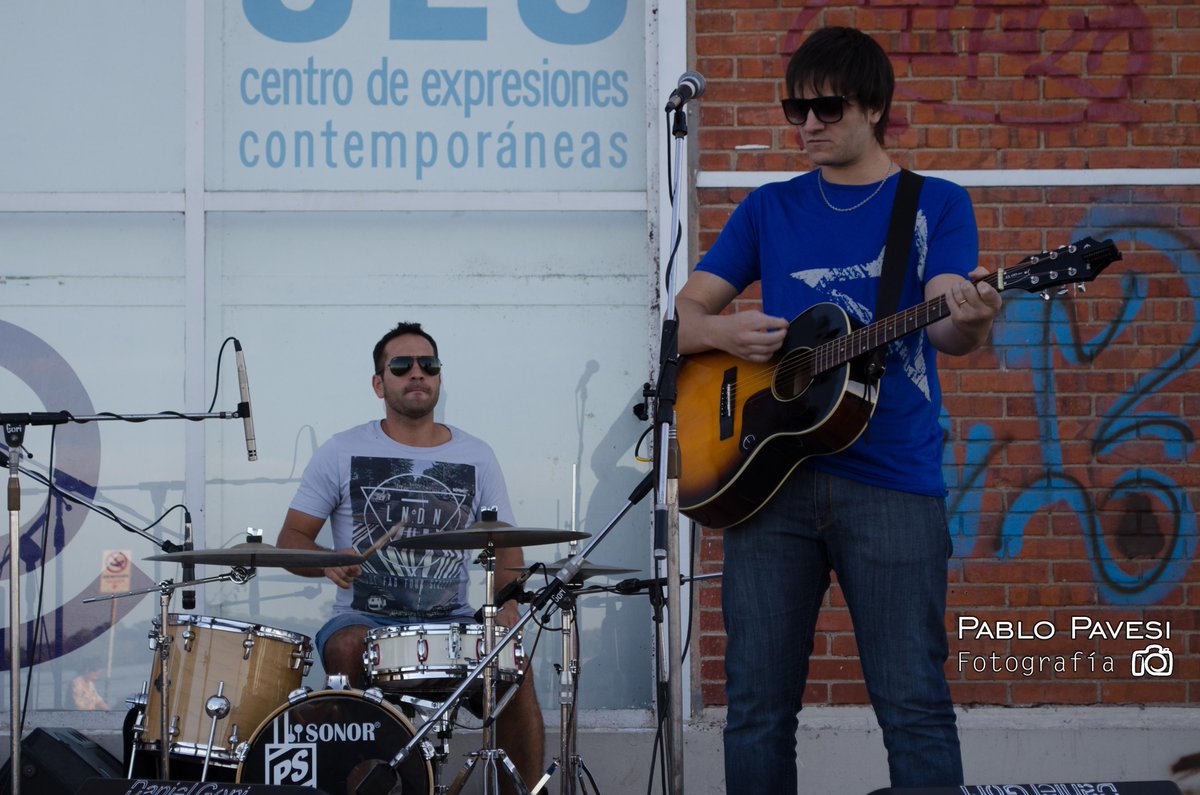 tiagogalindez's tweet photo. En marzo estuve contagiando la #BeatleExperience con #Fans en Lennon en Rosario de @bobgruen01 Gracias @LimonAgency http://t.co/WRveCJ5Lf7