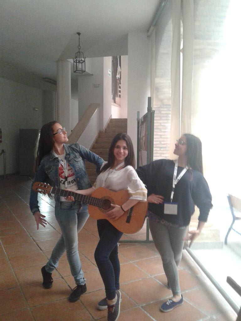 cpdcor's tweet photo. De Granada" las moraitas de Graná"#danza http://t.co/uI15rvvY5S