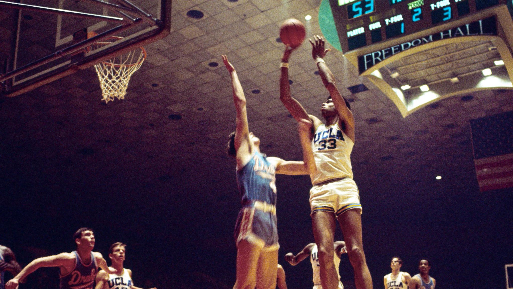 We\d like to wish a very HAPPY BIRTHDAY to one of UCLA\s all-time greats, Kareem Abdul-Jabbar ( 