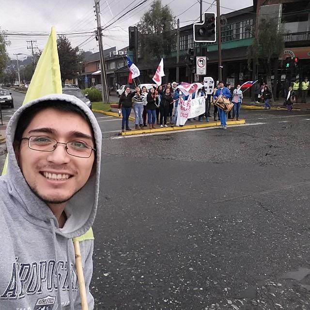 CAVIUC's tweet photo. Los estudiantes del campus Villarrica también se hacen presentes.
#ChileMarchaEl16 http://t.co/SJiHT28xxS