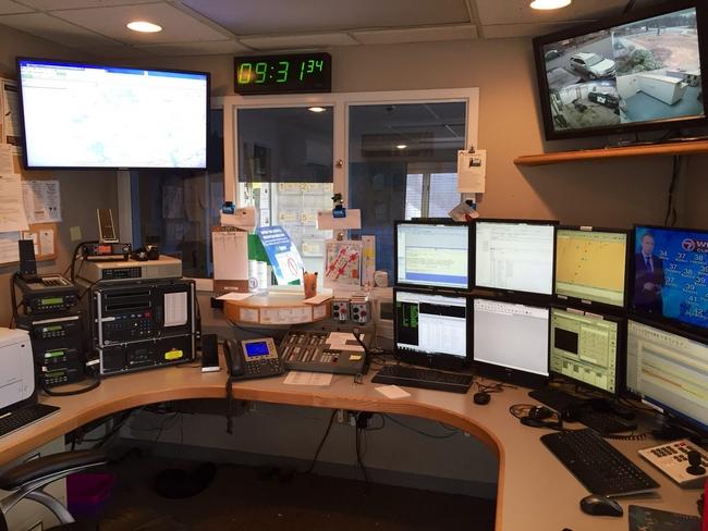 MollyLoughman's tweet photo. NEWS: @BoxboroughPD = 1st with new #911system to replace the old one seen in the photo below: http://t.co/xNRsVIHQrY http://t.co/kgbOlDt8Qr