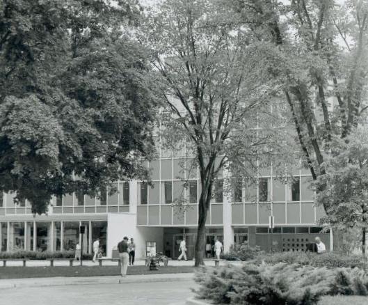 UMPublicAffairs's tweet photo. RT @umheritage: #UMich UGLi, when it truly was, circa 1957. @UMichLibrary @michiganalumni #ThrowbackThursday http://t.co/V6U9EdKRTI