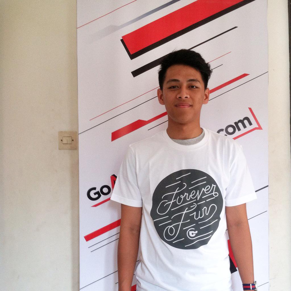 CommExploraze's tweet photo. Ada @raflyyudha dan @BillyDarmawanG yg menangin Fashion Challenge #CommunityExploraze http://t.co/tUue3fRDSF