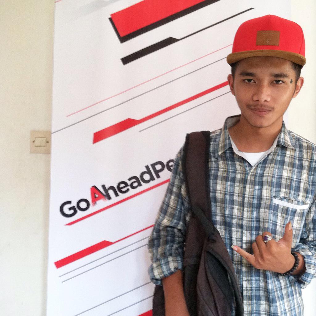 CommExploraze's tweet photo. Ada @raflyyudha dan @BillyDarmawanG yg menangin Fashion Challenge #CommunityExploraze http://t.co/tUue3fRDSF