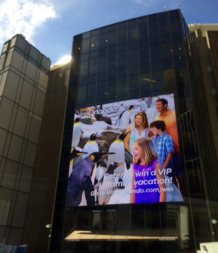 penguins's tweet image. Penguins up on the side of Madison Square Garden? This must be a good sign. Shoutout @ROOTSPORTSPIT for the photo.