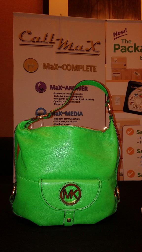 GenXBEXX's tweet photo. Drawing for purse at 1:00 PM @CallMaX_US @village_green #vgcon http://t.co/bi2zmfgNoM