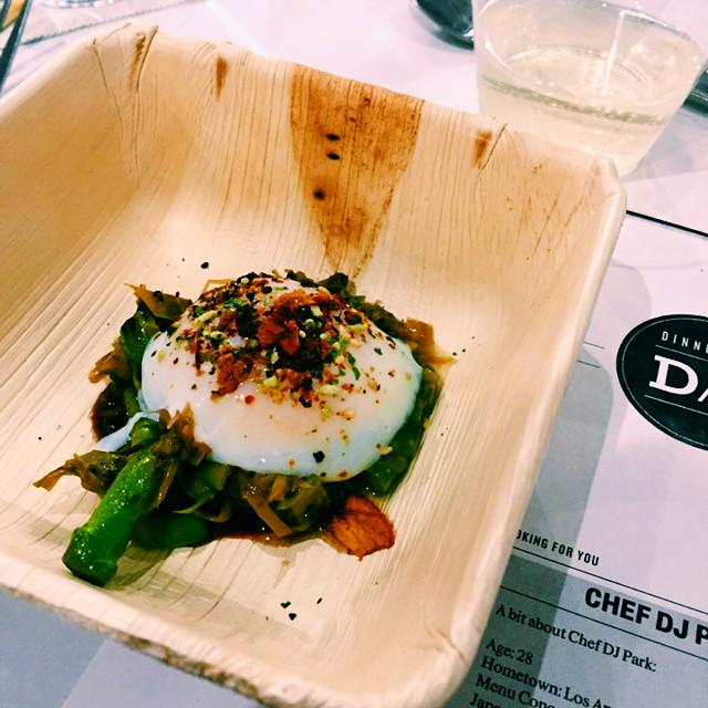 DinnerLab's tweet image. Onsen egg | leeks | asparagus | blackbean chili | kimchi furikake #dinnerlabDFW by the talented @umamibound