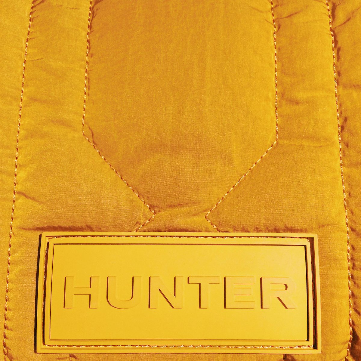 HunterBoots's tweet photo. The iconic Hunter logo β a glimpse of an AW15 runway style at our press preview #Beahunteroriginal http://t.co/kik1bXJwJu