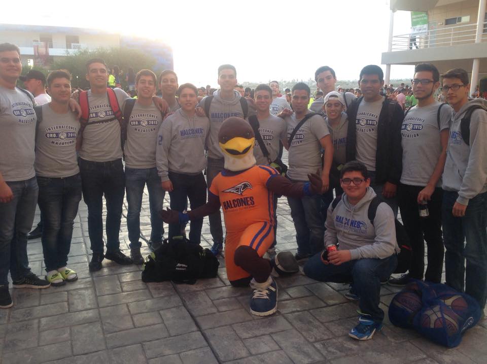 TecMilenio_QRO's tweet photo. Un gusto recibir a #interhalcones de @TecMilenio_MAZ http://t.co/JyXLvdEvNR
