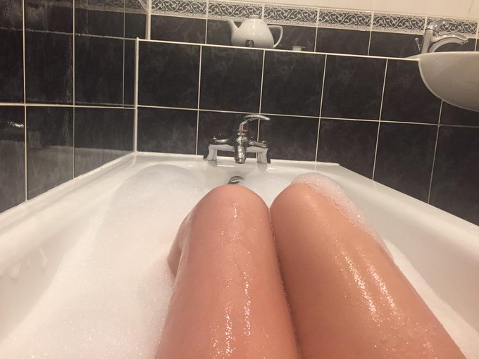 Hot Dogs or Legs? http://t.co/MTN0Tci6f6