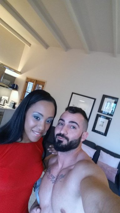 A por la &uacute;ltima del d&iacute;a con @NoeMilk @VirtualRealPorn http://t.co/yY0SGwEzUX<a class="tags" target="_blank" title="On Twitter" href="/?out=eyJ0eXAiOiJKV1QiLCJhbGciOiJIUzUxMiJ9.eyJpYXQiOjE3MjE2NzU1ODAsImlzcyI6InR3cG9ybnN0YXJzLmNvbSIsIm5iZiI6MTcyMTY3NTU4MCwiZXhwIjoxNzUzMjExNTgwLCJyZWRpcmVjdF91cmwiOiJodHRwczovL3R3aXR0ZXIuY29tL05vZU1pbGsifQ.uYaD_UkkIzV_GezS4WDKHLbr0noTv0TjzRy5-V-hYJQ8xRAXfkO4Xs0RmICGQpvKDXWDOdmwlq7_j6-z1mOvBQ">@NoeMilk</a><a class="tags" href="/tag/virtualrealporn">@virtualrealporn</a><a href="/tag/avn"class="tags"><span>#avn</span></a>