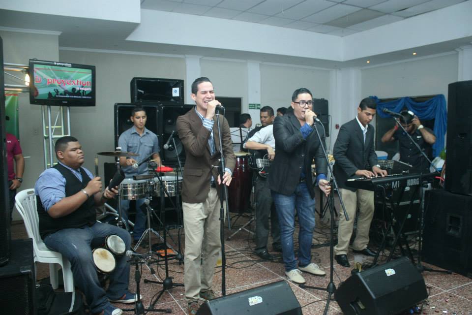 josealejandrogg's tweet photo. Preparando, llorando, bailando e inspirado. @LatinDashO #ShowTime #TrailerYpelicula http://t.co/MGDBhDC2K1