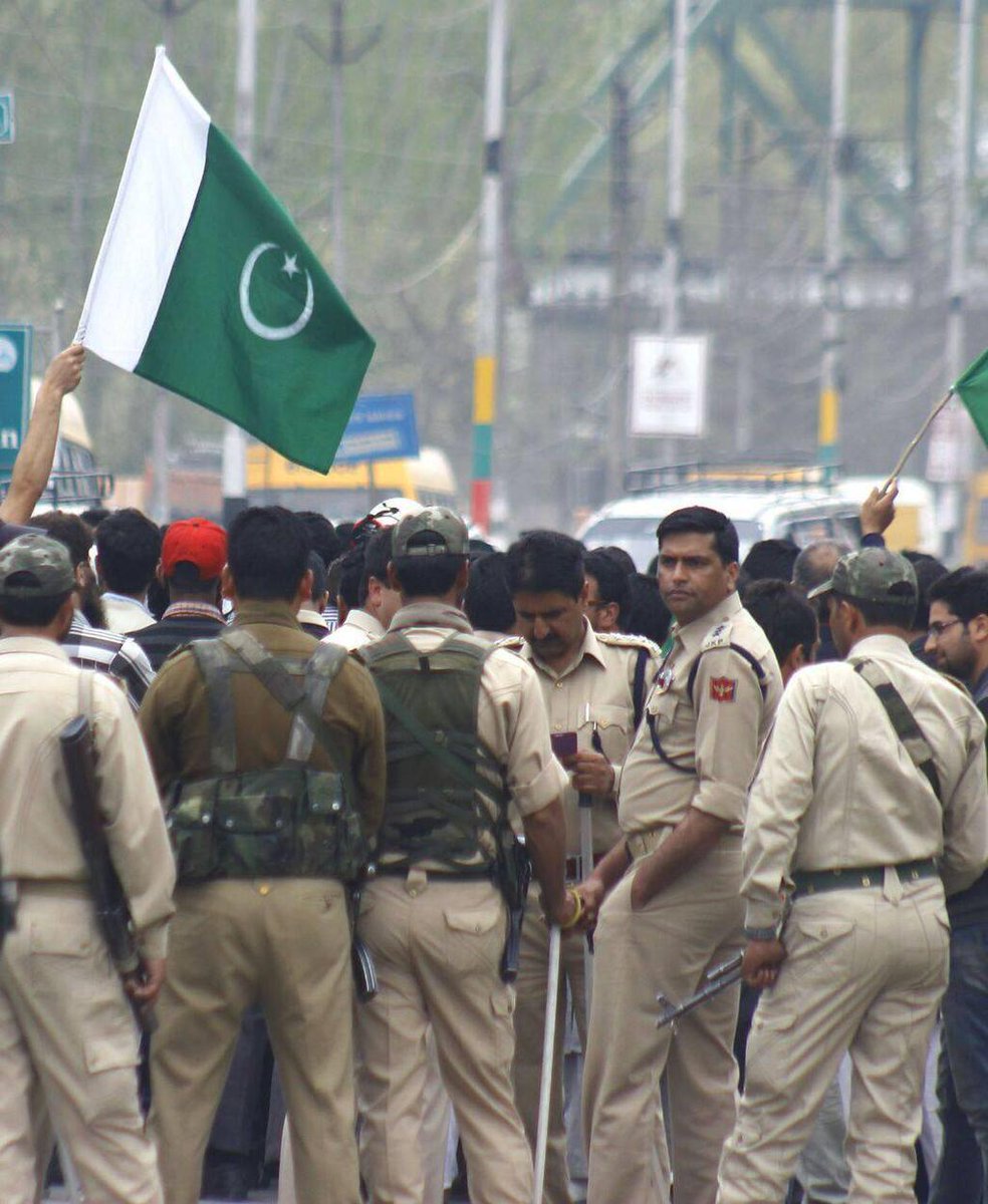 sadat_younis's tweet photo. Poor Indian Police.

Loving this Picture :)  http://t.co/PoijQf56D8