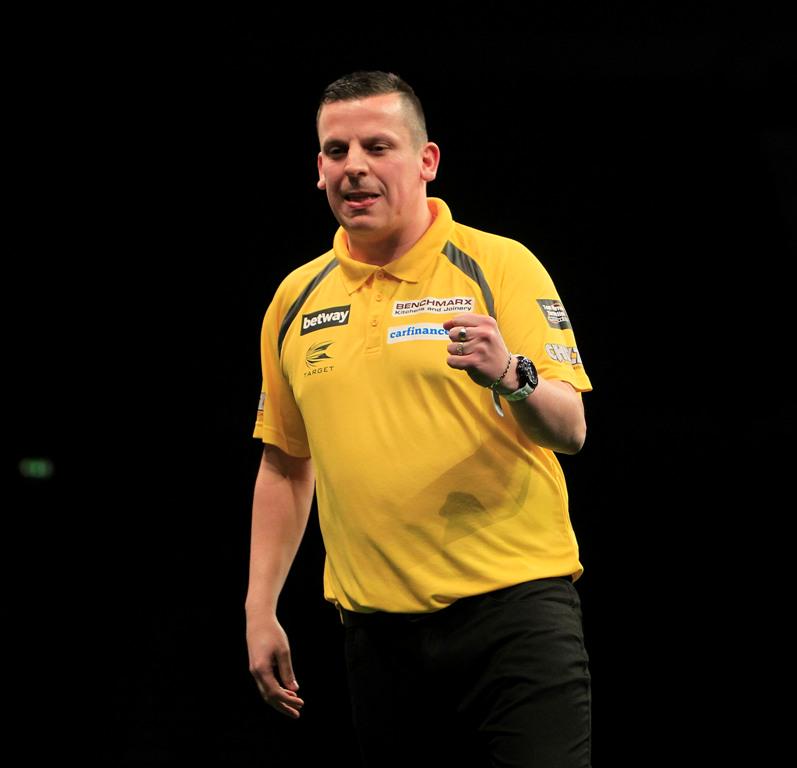 livedarts's tweet image. First up tonight, @ChizzyChisnall faces Phil Taylor!
RT for Chizzy, FAV for Taylor!
Preview &amp;gt;&amp;gt; bit.ly/ChizzyvsTaylor