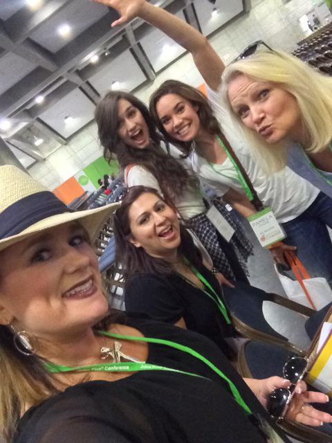 nikkiskidmore's tweet image. California dreamin&apos; with these babes!! #jpcon #juiceplus #juiceplusconference #sacramento