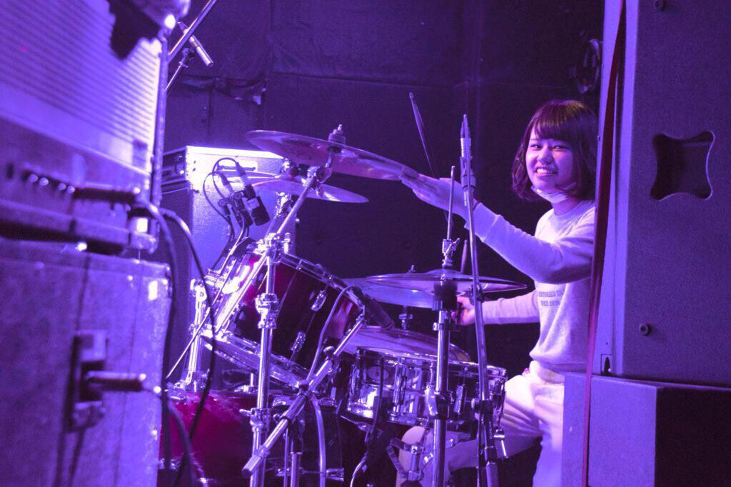 tagyoux4's tweet photo. 今日は多くのミュージシャンを産んだ日なわけですが！！
ここにもうひとり素晴らしいミュージシャンが今日19歳を迎えました！！
うちのドラムのたきだちきん！！
ハッピーバースデーーーーーーー！！！！ http://t.co/yPtUct0QpK